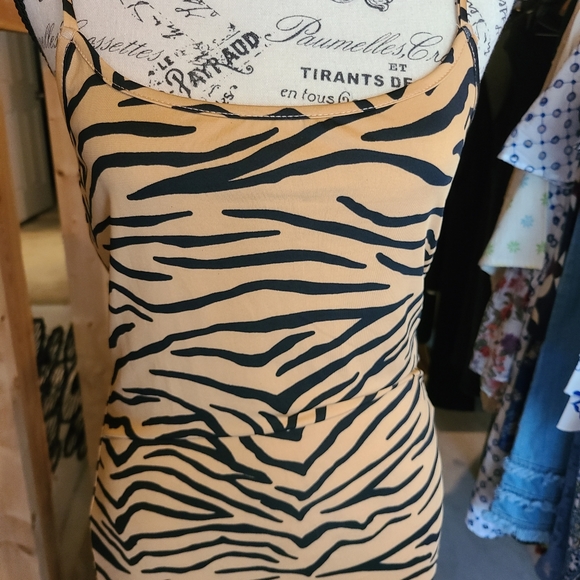 Fashion Nova Danger Zone Tiger Print Midi Bodycon Dress Tan Brown Large NEW NWT - Picture 6 of 7